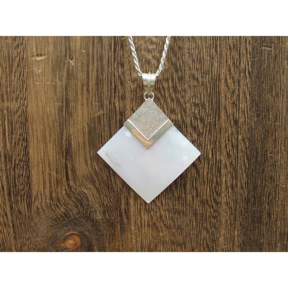 24" Sterling Silver Diamond Shape White Shell Pendant Necklace Vintage - Picture 1 of 7